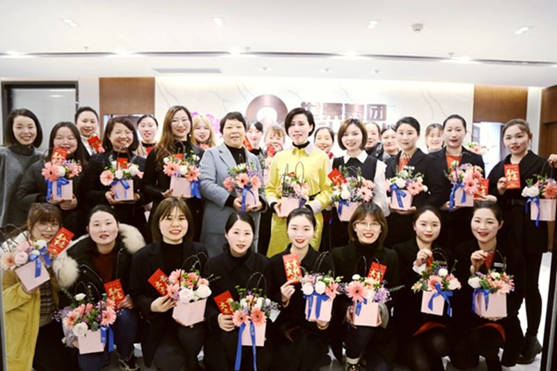 美好如你，芬芳绽放|湖南世景集团开展“三八”妇女节插花活动