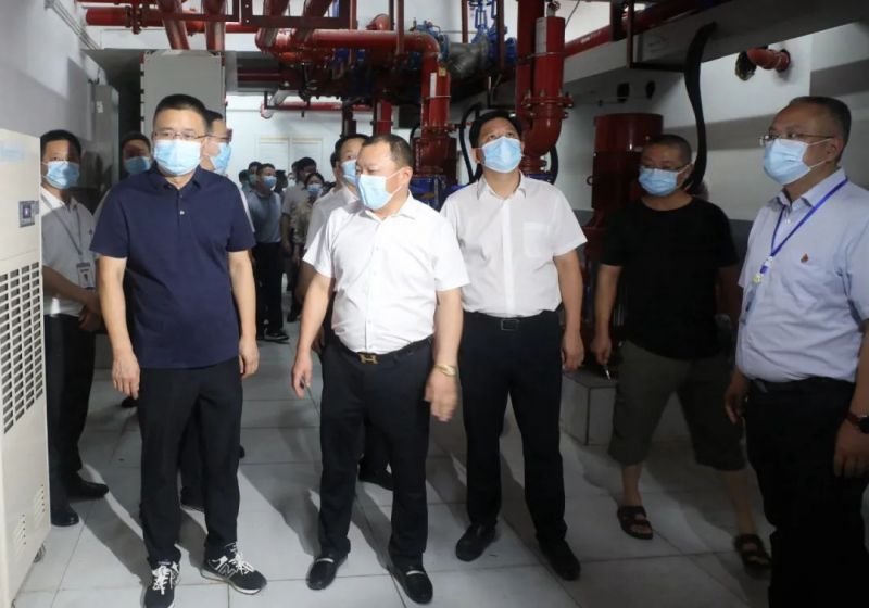 市纪委书记胡卫兵来世景广场督导检查安全生产工作
